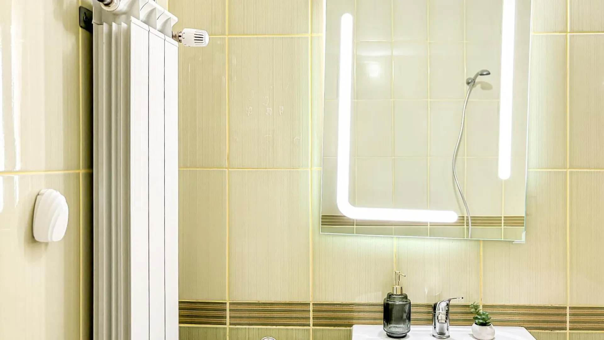 Chic & Modern Apartament In Bucharest City Center Romania