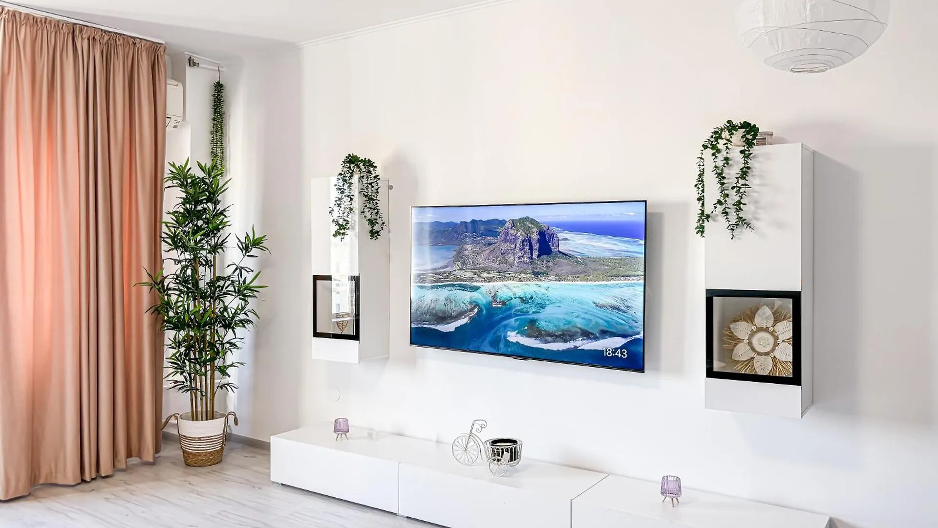 Apartment Chic & Modern Apartament In Bucharest City Center
